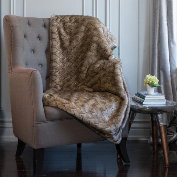 Millano Brown Wolf V Faux Fur Throw - Picture 1 of 4